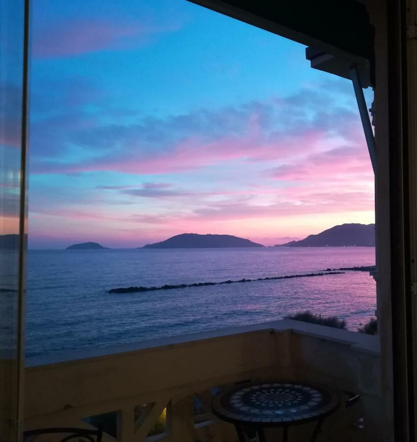 Il Faro Dei Poeti Apartment Lerici Exterior photo